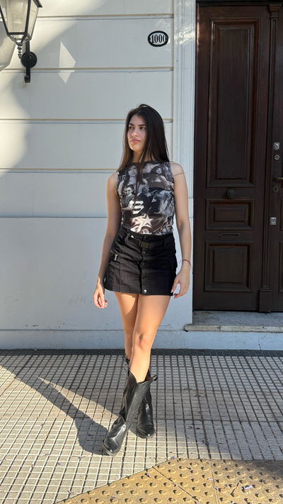 MUSCULOSA MARIA- 4 PERSONAJES