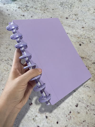 Cuaderno a5 tapa dura plástica lila