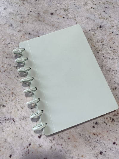 Cuaderno a5 tapa dura plástica verde