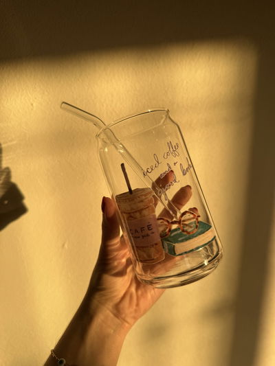 vaso iced con bombilla 