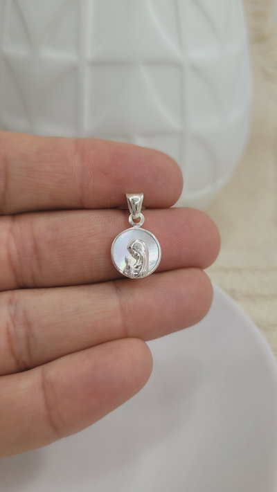 Medalla de plata Virgen Niña Nácar
