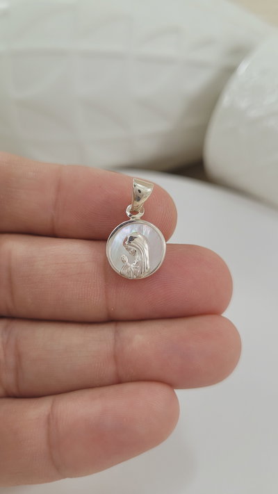 Medalla de plata Virgen Niña Nácar