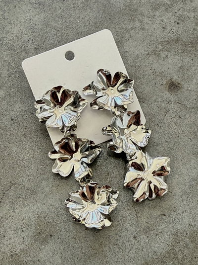 Aros Largos Flores Metálicas Plateado