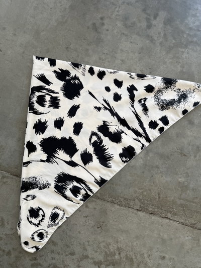 Pañuelo de Seda 70x70 blanco con manchas negras