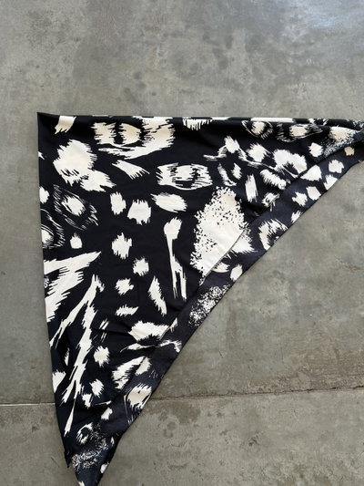 Pañuelo de Seda 70x70 negro con manchas blancas