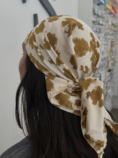 Pañuelo de Seda 70x70 vaquita 