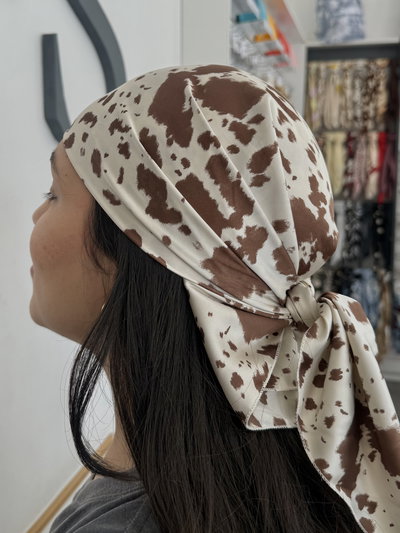 Pañuelo de Seda 70x70 vaquita marrón 