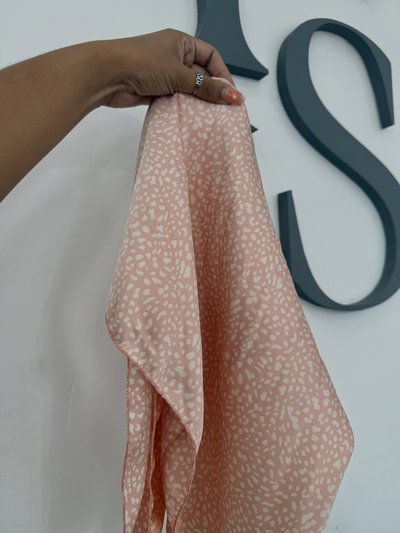 Pañuelo de Seda 70x70 rosita 