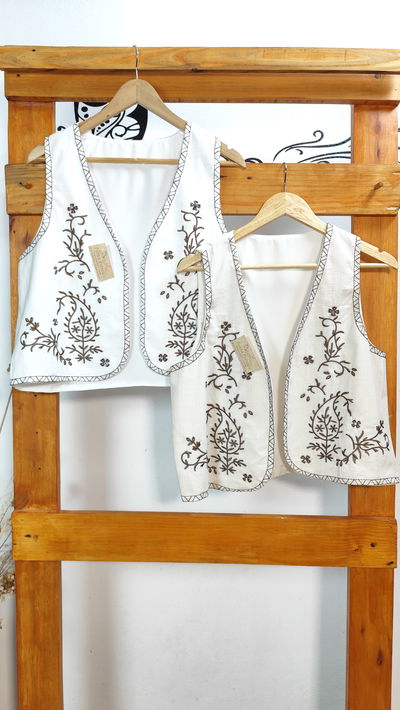 Chaleco PRAGA Lino Bordado