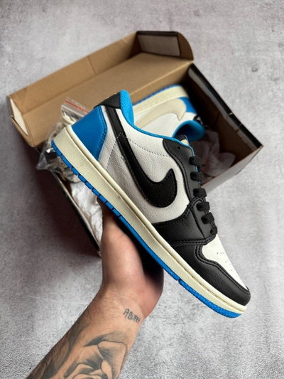 Air Jordan 1 Low X Traviss Blue