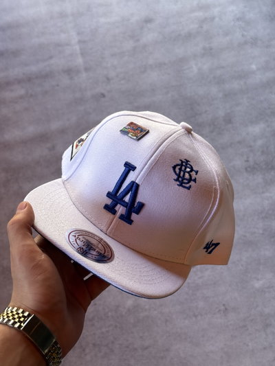 Gorra Cerrada LA Premium 