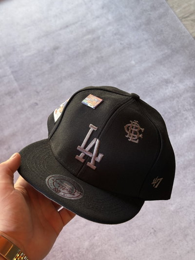 Gorra Cerrada LA Premium 