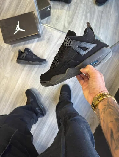 Retro 4 black cat