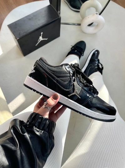 Jordan 1 Low charol Negra base blanca