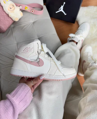 Air Jordan 1 crema/rosa