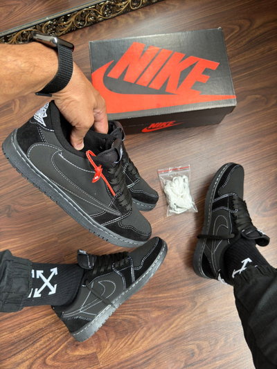 Jordan 1 Low Travis black
