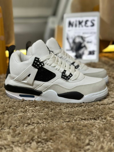 Retro 4 blanca/negra