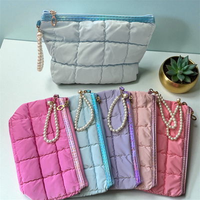 Neceser Puffer con Manija de Perlas – Pastel Luxe Edition
