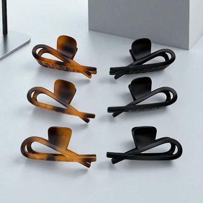 Broche Sculpt Matte – Diseño Cruzado Premium