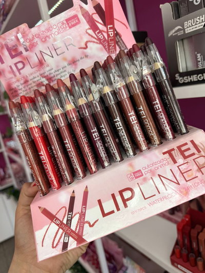 LAPIZ LABIAL CON SACAPUNTA TEI.