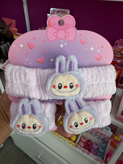 VINCHA + MUÑEQUERA NAEZ.