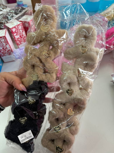 BROCHE PELUDITO MELY