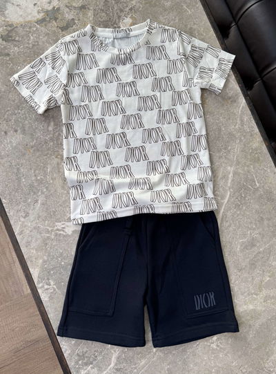 DR SHORTS AND SHORT-SLEEVED T-SHIRT SET