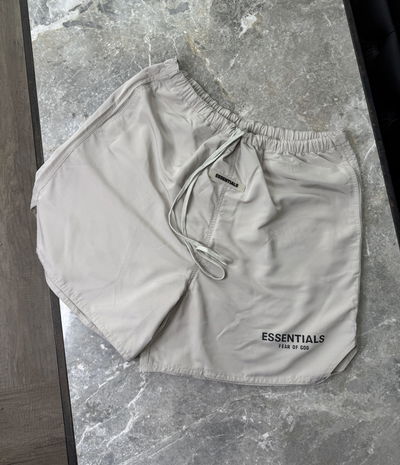 ESS SHORT WHIT RUBBER LOGO