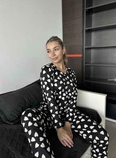 Pijama Corazones negro