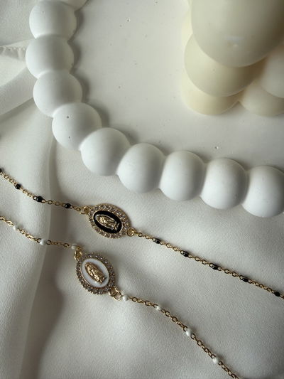 Pulsera con dije de virgen 