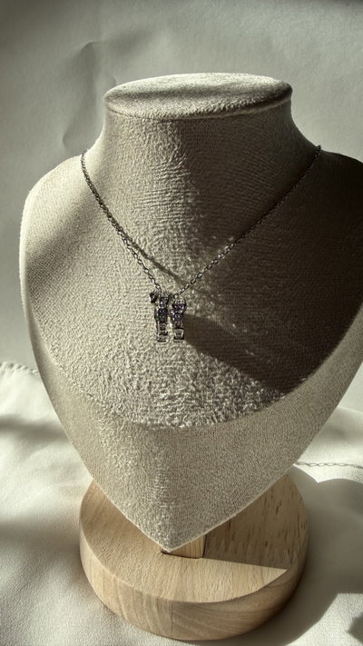 Collar con dije de serpiente pasante 