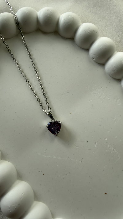 Collar corazón violeta 