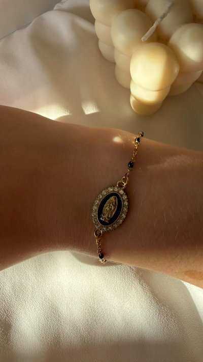 Pulsera con dije de virgen 
