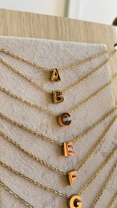 Collar  + inicial 