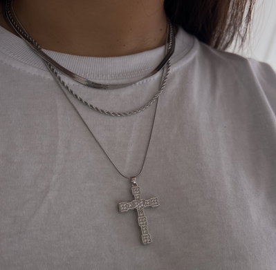 Collar cruz plateado