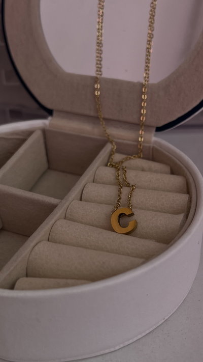 Collar inicial C 