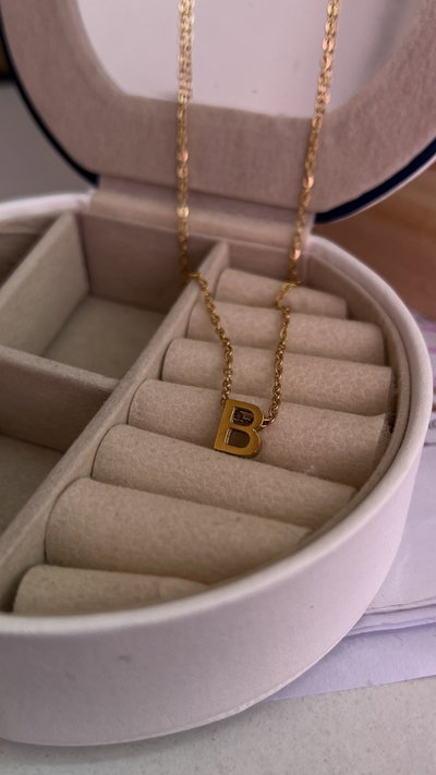 Collar inicial B