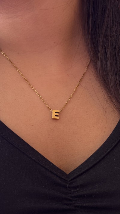Collar inicial E