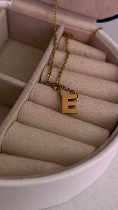 Collar inicial E