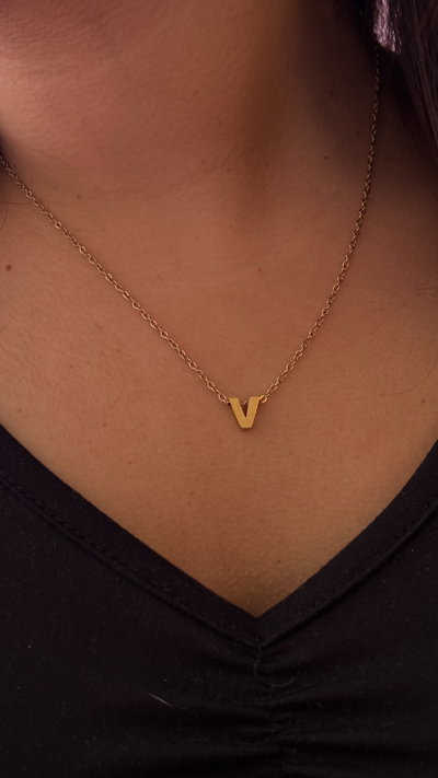 Collar inicial V