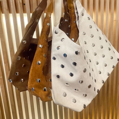 Cartera Gamuzada con Tachas 