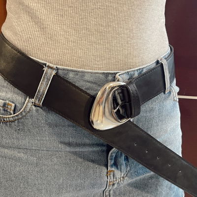 Cintos Negros con Hebilla Básica