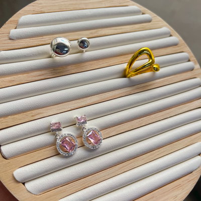 Exhibidor Redondo de Anillos de Madera