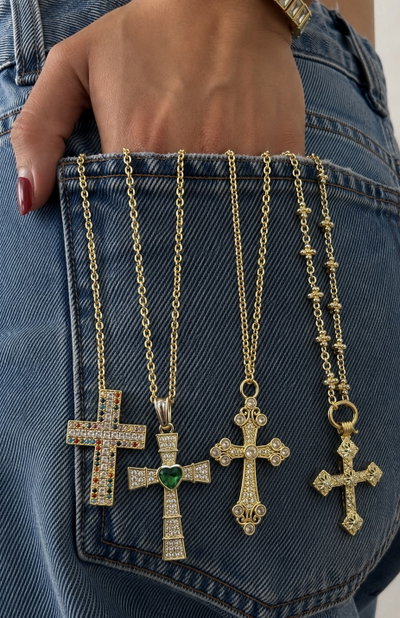 Collar Gótico en Acero Dorado