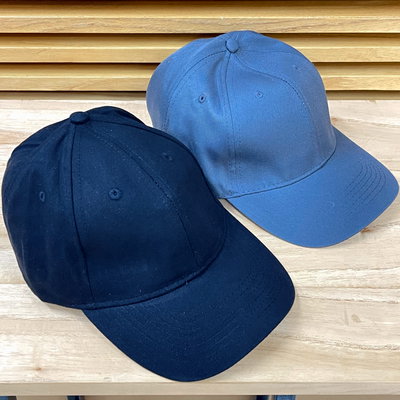 Gorras Lisas con Broches