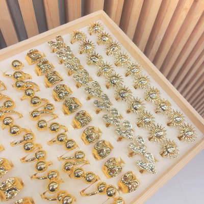 Exhibidor de Anillos de Madera