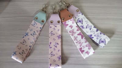 Llaveros cinta con diseño de mariposas