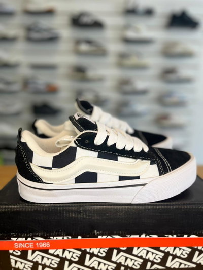 VANS KNU SKOOL CHESS