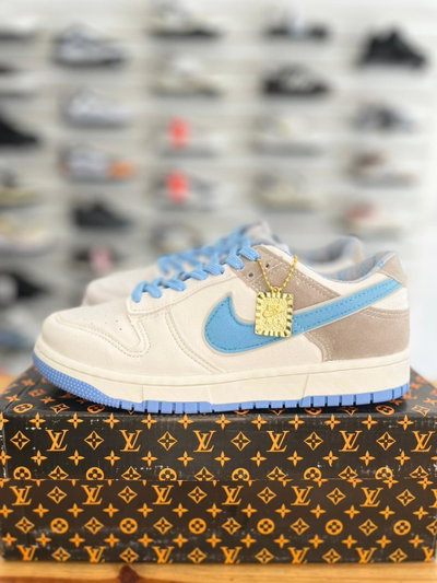 NIKE SB DUNK LOW LOUIS VUITTON CELESTE