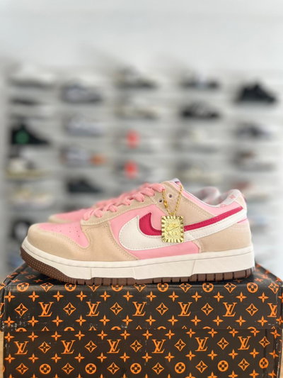 NIKE SB DUNK LOW LOUIS VUITTON ROSADO - ROJO